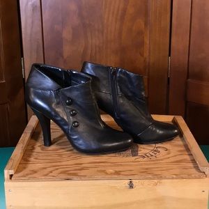 Eva & Zoe Heeled Ankle Booties size 8.5
